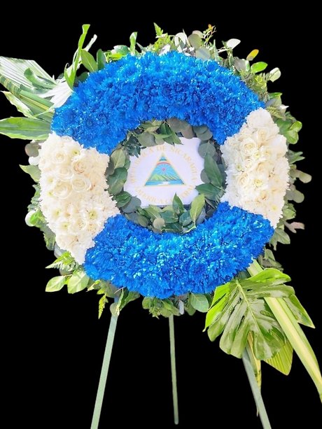Nicaragua Flag Wreath
