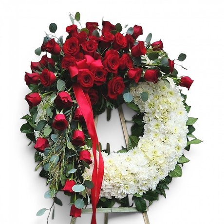 Traditional Red and White Wreath