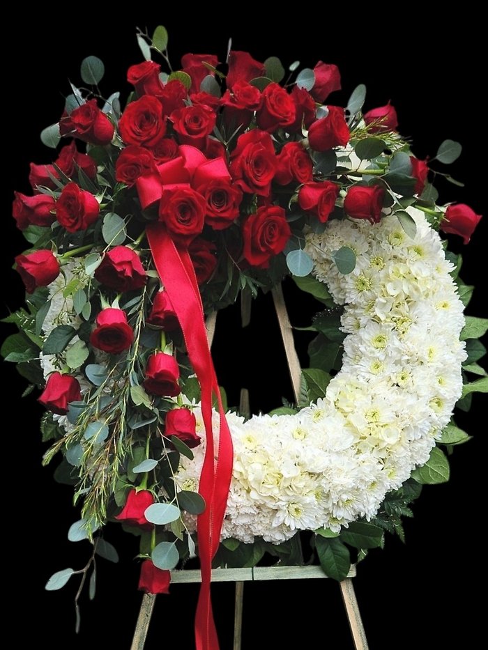 Traditional Red and White Wreath