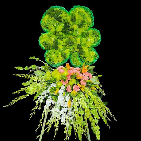 Shamrock standing spray