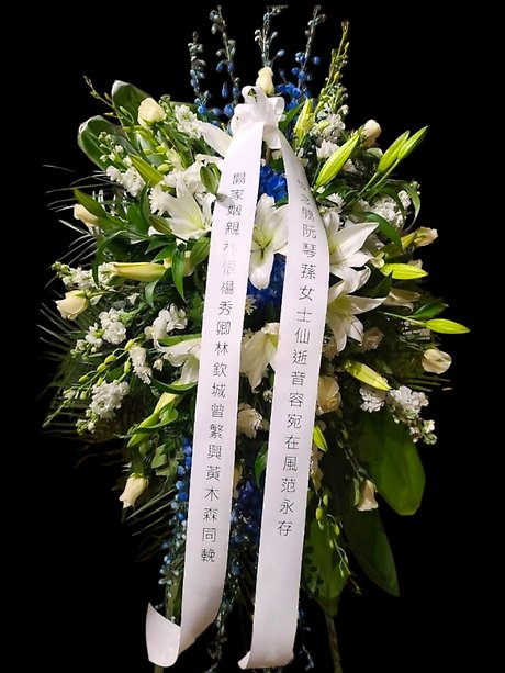 Traditional Blue and White Asian Spray